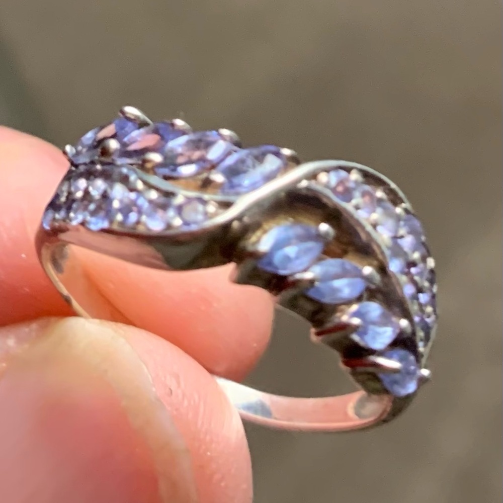 Tanzanite and diamond ring